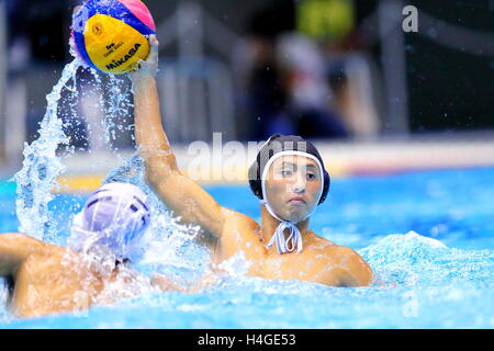 Tatsumi International Piscina, Tokyo, Giappone. 9 Ott, 2016. Seiya Adachi (), 9 ottobre 2016 - Pallanuoto : La 92ma tutto il Giappone Pallanuoto campionato, gli uomini per il terzo posto di match tra Nippon Sport Scienza Università 20-10 Waseda University a Tatsumi International Piscina, Tokyo, Giappone. © AFLO SPORT/Alamy Live News Foto Stock