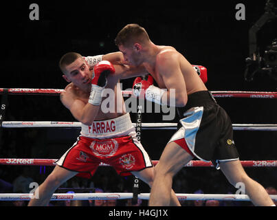 Ryan Burnett prende su Ryan Farrag per la BBBofC British Peso gallo titolo all'Echo Arena, Liverpool. Foto Stock