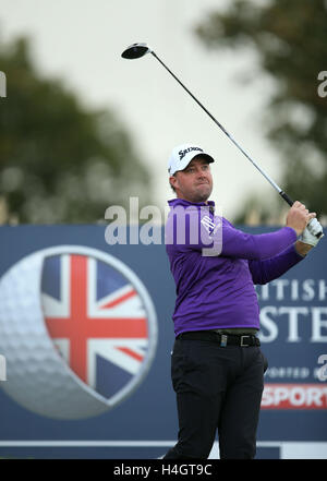 La Svezia Peter Hanson durante il giorno quattro del British Masters al Grove, Chandler Cross. Foto Stock