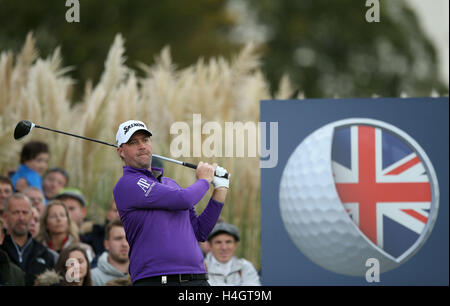 La Svezia Peter Hanson durante il giorno quattro del British Masters al Grove, Chandler Cross. Foto Stock