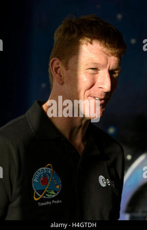 Astronauta britannico Tim Peake parla durante una visita a Clyde spazio in Glasgow, dove ha preso parte a un Q & A con i bambini da da Baljaffray scuola primaria e Bearsden Academy. Foto Stock