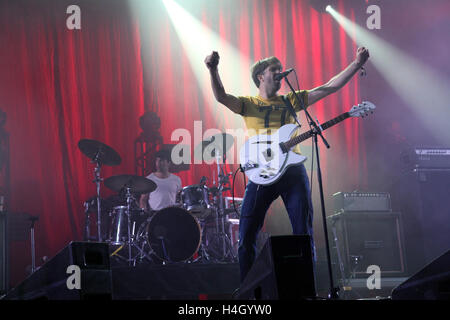 Inglese indie rock band i vaccini esegue presso i colori di Ostrava music festival, Repubblica ceca, 17 luglio 2016. Foto Stock