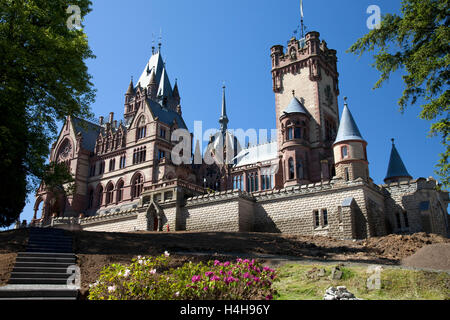 Il castello di Drachenburg su Mt. Drachenfels, Koenigswinter, Renania, Renania settentrionale-Vestfalia Foto Stock