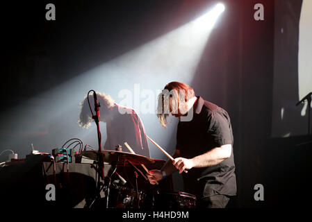 Barcellona - 25 Maggio: Umberto e Antoni Maiovvi (electronic band) esegue in fase di Apolo Primavera Sound Festival 2015 (PS15). Foto Stock