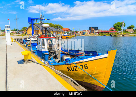 Porta KUZNICA, Polonia - giu 21, 2016: barche da pesca in Kuznica porta sulla penisola di Hel, Mar Baltico, Polonia. La pesca è ancora grande Foto Stock