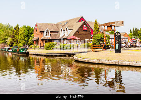 Toby Inn carvery Inn pubblica accanto alla Trent e Mersey canal lato. Etruria, Stoke on Trent, Staffordshire Inghilterra. Foto Stock