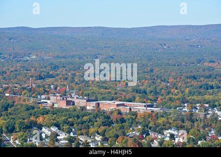 Una vista di Easthampton Massachusetts come visto da Mt. Tom in Holyoke Massachusetts. Foto Stock