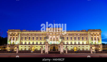 Buckingham Palace la sera - Londra, Inghilterra Foto Stock
