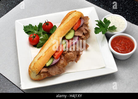 Döner Kebab in baguette Foto Stock