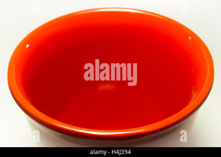Recipiente rosso cup su sfondo bianco dal di sopra Foto Stock