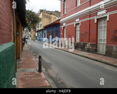 Bogotà, Colombia - 30 Aprile 2016: pareti colorate di case a Bogotà Foto Stock