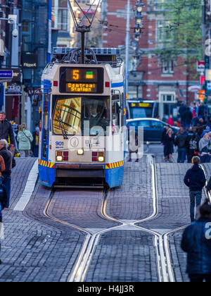 I tram ad Amsterdam Paesi Bassi Foto Stock