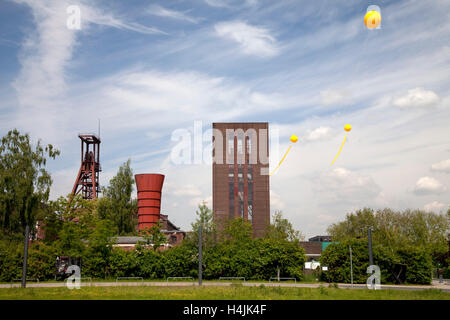 Palloncini gialli, Schachtzeichen, albero di miniera di segni, Ruhr 2010, Arte di installazione, il telaio della testa del box 1, 2, 8, Zeche Zollverein Foto Stock