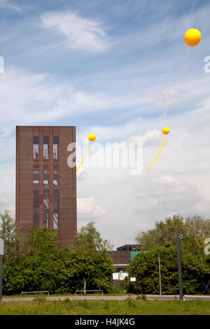 Palloncini gialli, Schachtzeichen, albero di miniera di segni, Ruhr 2010, Arte di installazione, il telaio della testa del box 1, 2, 8, Zeche Zollverein Foto Stock