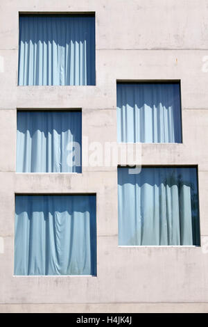 Windows su una facciata, Sanaa edificio nei locali di Zeche Zollverein, ex miniera di carbone, Essen, la zona della Ruhr Foto Stock