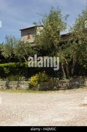 LASTRA A SIGNA, Italia - 21 Maggio 2016: Outdoor View di Edy piu ristorante sulle colline toscane, circondato dalla natura Foto Stock