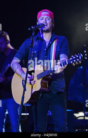 Pompano Beach FL, Stati Uniti d'America. 15 ottobre, 2016. Amore e furto esegue a Pompano Beach anfiteatro sul Ottobre 15, 2016 in Pompano Beach, Florida. © Mpi04/media/punzone Alamy Live News Foto Stock