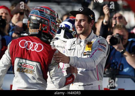 48 Edoardo Mortara (ITA, Audi Sport Team Abt Sportsline, Audi RS5 DTM), 8 Christian Vietoris (DEU, la Mercedes-AMG DTM Team Mücke, la Mercedes-AMG C63 DTM), DTM 2016, round 9, Gara 2, Hockenheimring (DEU), 14. - 16. Ottobre 2016 Foto Stock