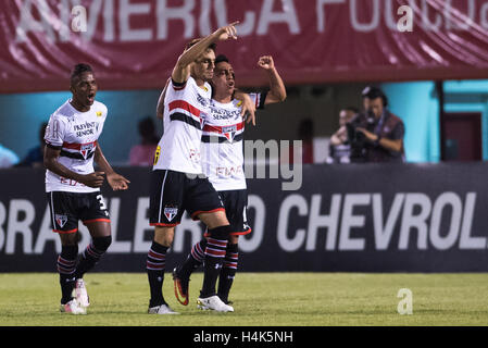 Rio De Janeiro, Brasile. Xvii oct, 2016. Foto per Fluminense x São Paulo da 31 round del campionato svoltosi a Giulite Coutinho Stadium di Rio de Janeiro, RJ. © Celso Pupo/FotoArena/Alamy Live News Foto Stock