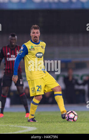 Verona, Italia. Xvi oct, 2016. Fabrizio Cacciatore (Chievo) Calcio/Calcetto : Italiano 'Serie A' match tra Chievo Verona 1-3 AC Milan allo Stadio Marc'Antonio Bentegodi a Verona, Italia . © Maurizio Borsari/AFLO/Alamy Live News Foto Stock