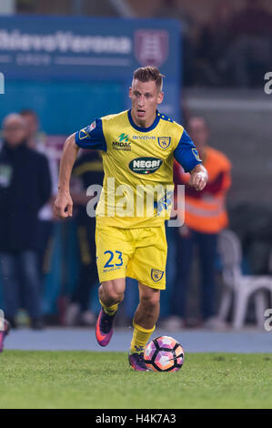 Verona, Italia. Xvi oct, 2016. Valter Birsa (Chievo) Calcio/Calcetto : Italiano 'Serie A' match tra Chievo Verona 1-3 AC Milan allo Stadio Marc'Antonio Bentegodi a Verona, Italia . © Maurizio Borsari/AFLO/Alamy Live News Foto Stock