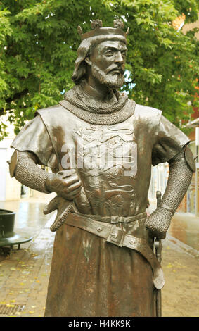 Il re Giovanni statua, Kings Lynn Town Center, Norfolk, scultura da Alan Beattie Herriot, 2016 commemora ottocentesimo anniversario Foto Stock