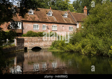 Inghilterra, Berkshire, Hungerford, Denford mulino sul fiume Kennet Foto Stock