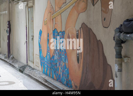 Arte di strada sul lato dell'edificio di Kwun Tong District, Hong Kong Foto Stock