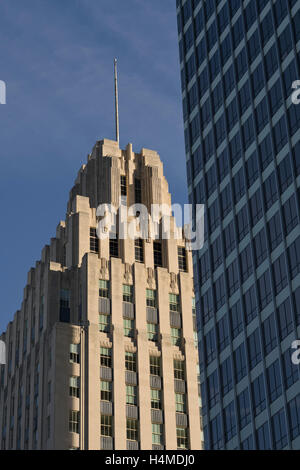 RJ Reynolds edificio (1929) e Winston Torre (1966) Città di Winston Salem. Carolina del Nord. Di stile Art Deco e Sty internazionale Foto Stock