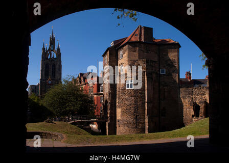 Il cancello nero e St Nicholas Cathedral, Newcastle upon Tyne, Regno Unito Foto Stock