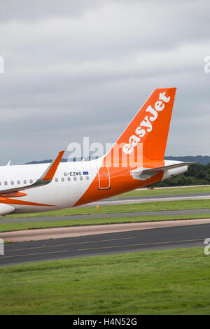 EasyJet Airbus A320-214 a Manchester Ringways Airport Foto Stock