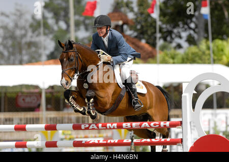 Joe Fargis (USA) riding Edgar 12, Winter Festival equestre, Wellington Florida, Marzo 2007 Foto Stock