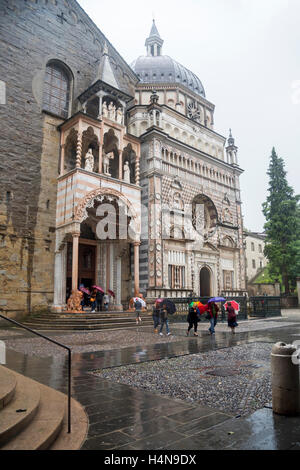 La Cappella Colleoni è una chiesa e mausoleo Rainy day, Italia, Bergamo, Italia, Europa Foto Stock