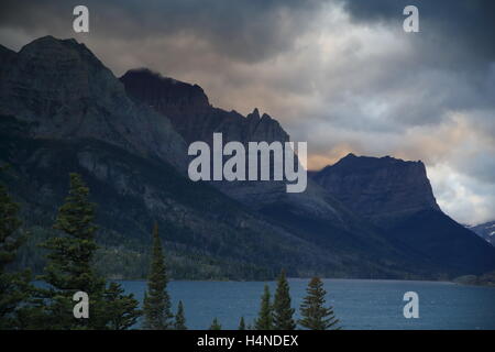 Santa Maria lago nel Parco Nazionale di Glacier, Montana, USA Foto Stock