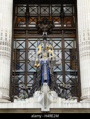 Selfridges la regina del tempo statua, Oxford Street, London, Regno Unito Foto Stock