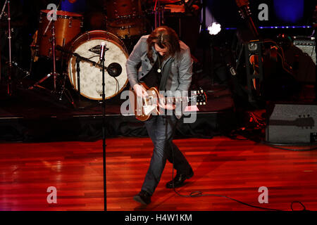 Jonathan Jackson esegue a Nashville per l Africa evento presso il Ryman Auditorium di Nashville, Tennessee. Foto Stock