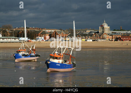 Vista dal molo di Southend del lungomare a bassa marea, Marine Parade, Southend on Sea, Essex, Inghilterra Foto Stock
