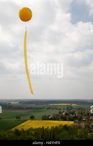 Il giallo di ballon, Schachtzeichen progetto albero di miniera di segni, capitale europea della cultura, la Ruhr 2010, Boenen, la zona della Ruhr Foto Stock