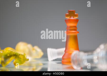 Scacchi colore battendo tutti gli avversari Foto Stock