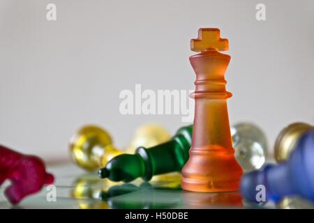 Scacchi colore battendo tutti gli avversari Foto Stock
