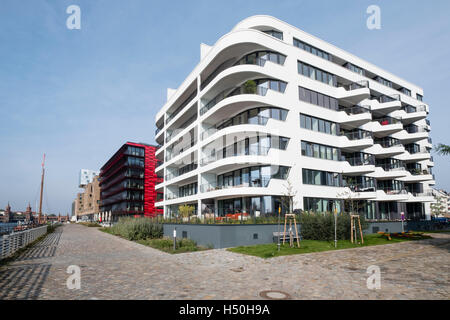 Appartamento di lusso edificio su Osthafen , ad est del porto al Mediaspree lungo il fiume Sprea a Berlino , Germania Foto Stock