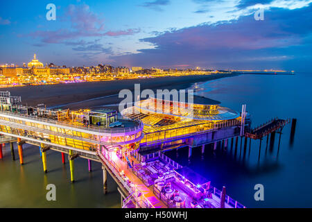 Scheveningen, quartiere costiero di l'Aia, Paesi Bassi, rinnovato il molo sul mare, ruota panoramica Ferris, ristoranti, intrattenimento, Foto Stock