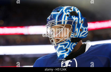 Tampa, Florida, Stati Uniti d'America. Xviii oct, 2016. DIRK SHADD | Orari.Tampa Bay Lightning goalie Ben Vescovo (30) durante la sosta in gioco durante il secondo periodo di azione a Amalie Arena a Tampa martedì sera (10/18/16) Credito: Dirk Shadd/Tampa Bay volte/ZUMA filo/Alamy Live News Foto Stock