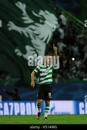 Lisbona, Portogallo. Xviii Apr, 2016. Bruno Cesar di Sporting Lisbona festeggia dopo rigature durante la UEFA Champions League Gruppo F partita di calcio tra Sporting Lisbona e il Borussia Dortmund a José Alvalade stadium a Lisbona, Portogallo, 18 aprile 2016. Foto: Paulo Duarte/dpa/Alamy Live News Foto Stock