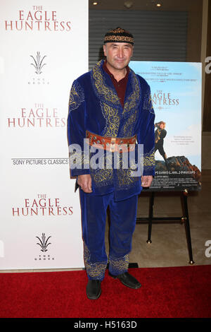 Los Angeles, Ca, Stati Uniti d'America. Xviii oct, 2016. Nurgaiv Rys al 'L'Aquila cacciatrice' Premiere al Pacific teatri al Grove, Los Angeles, la California il 18 ottobre 2016. Credito: David Edwards/media/punzone Alamy Live News Foto Stock