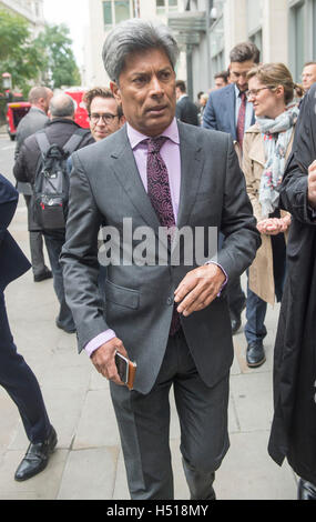 Alta Corte, Fetter Lane. Pic mostra Restauranter Des Gunewardena leavingthe Alta Corte ha citato in giudizio il gruppo Conran per £ 3 milioni di euro per azioni Credito: PAOLO GROVER/Alamy Live News Foto Stock