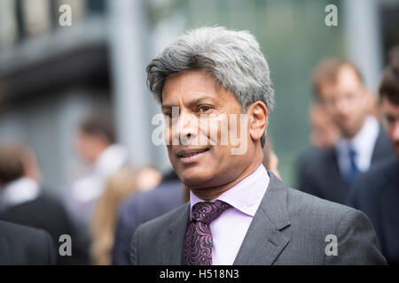 Alta Corte, Fetter Lane. Pic mostra Restauranter Des Gunewardena leavingthe Alta Corte ha citato in giudizio il gruppo Conran per £ 3 milioni di euro per azioni Credito: PAOLO GROVER/Alamy Live News Foto Stock