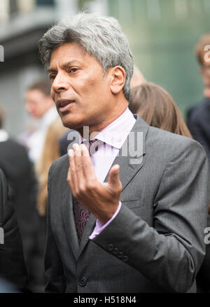 Alta Corte, Fetter Lane. Pic mostra Restauranter Des Gunewardena leavingthe Alta Corte ha citato in giudizio il gruppo Conran per £ 3 milioni di euro per azioni Credito: PAOLO GROVER/Alamy Live News Foto Stock