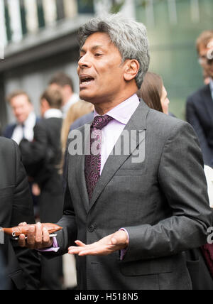 Alta Corte, Fetter Lane. Pic mostra Restauranter Des Gunewardena leavingthe Alta Corte ha citato in giudizio il gruppo Conran per £ 3 milioni di euro per azioni Credito: PAOLO GROVER/Alamy Live News Foto Stock