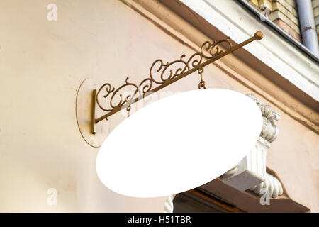 Cartello shop. Mock up. Forma ovale in stile vintage outdoor display Foto Stock